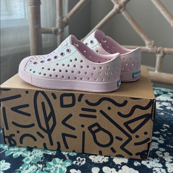 Native Kids Jefferson Pink Slip-On Shoes - Picture 4 of 6